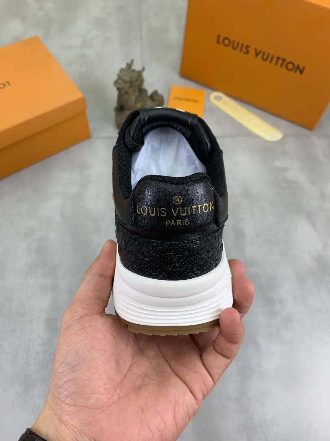 Men's Men's Shoes 💰P440💰【New Style】Yangli🆘 💭💭New model launched【LOUlS VUlTTON】Louis Vuitton's new low-top men's shoes, high quality, support inspection! This style comes from Italy with a variety of styles, very energetic and creative, giving people a comfortable and atmospheric visual impact❗Synchronization, the upper is made of silk calfskin with original LV, imported soft sheepskin lining🐑Purely hand-stitched; LV original rubber outsole 2️⃣color options available Size: 38~44